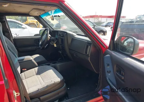 2000 Jeep Cherokee Sport from USA, damaged, VIN 1J4FF48S1YL154498